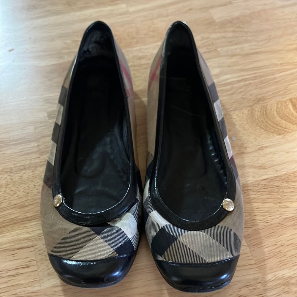 Burberry flats